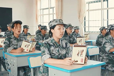 正苗啟德學(xué)生餐前背誦《弟子規(guī)》