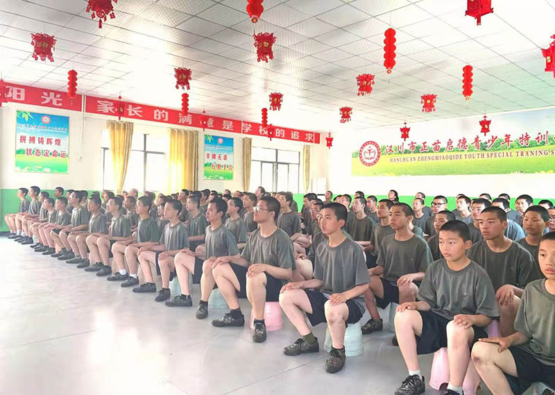 十幾歲的女孩子早戀，家長應該怎么辦？