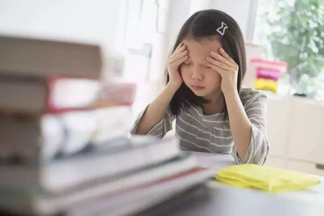 單親孩子叛逆厭學(xué),是家庭教育出了問題
