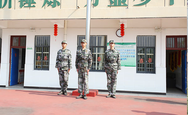 剛滿14歲的女兒早戀，媽媽向青少年行為矯正學校求助