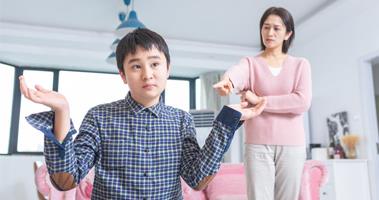 解決叛逆孩子的問題，青少年叛逆厭學學校提醒家長注意幾個問題