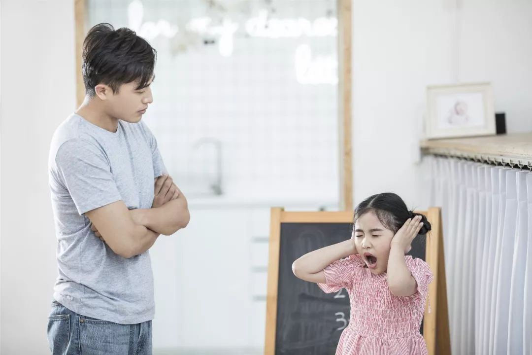 如何與叛逆期孩子溝通，親子之間有效溝通五個密碼