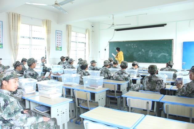 問題小孩特訓(xùn)學(xué)校(問題小孩特訓(xùn)學(xué)校選
