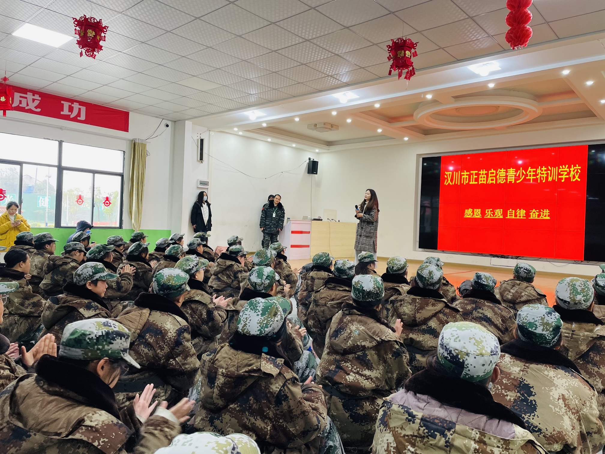 禮輕情意重！我校收到錦旗和感謝信