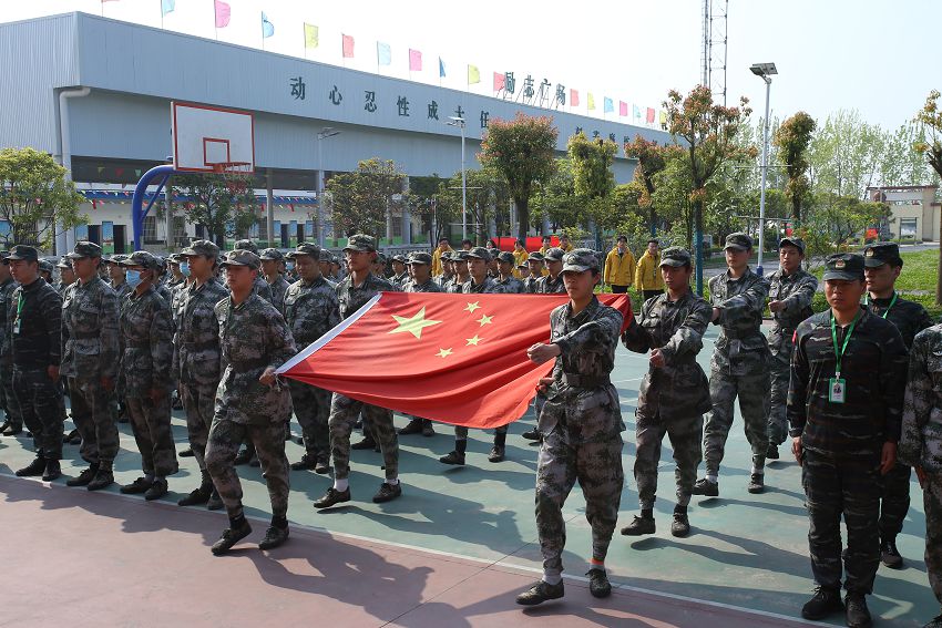 軍事化訓練-升國旗(圖1)