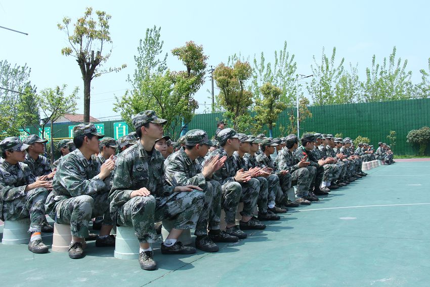 閱兵儀式(圖1)