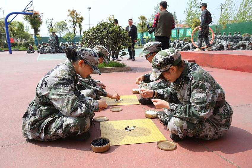 傳統(tǒng)應(yīng)試教育的分數(shù)驅(qū)使下，學(xué)生在準備逃跑