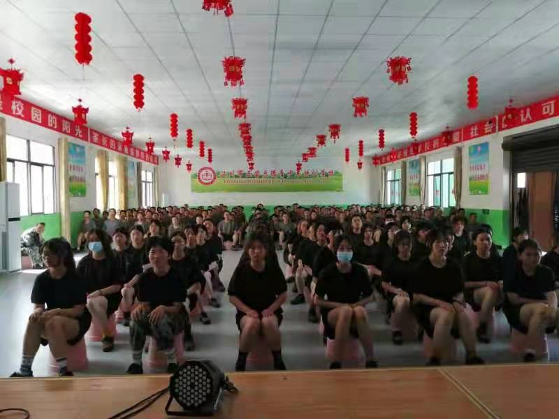 特訓(xùn)學(xué)校，如何給孩子戒網(wǎng)癮(圖2)