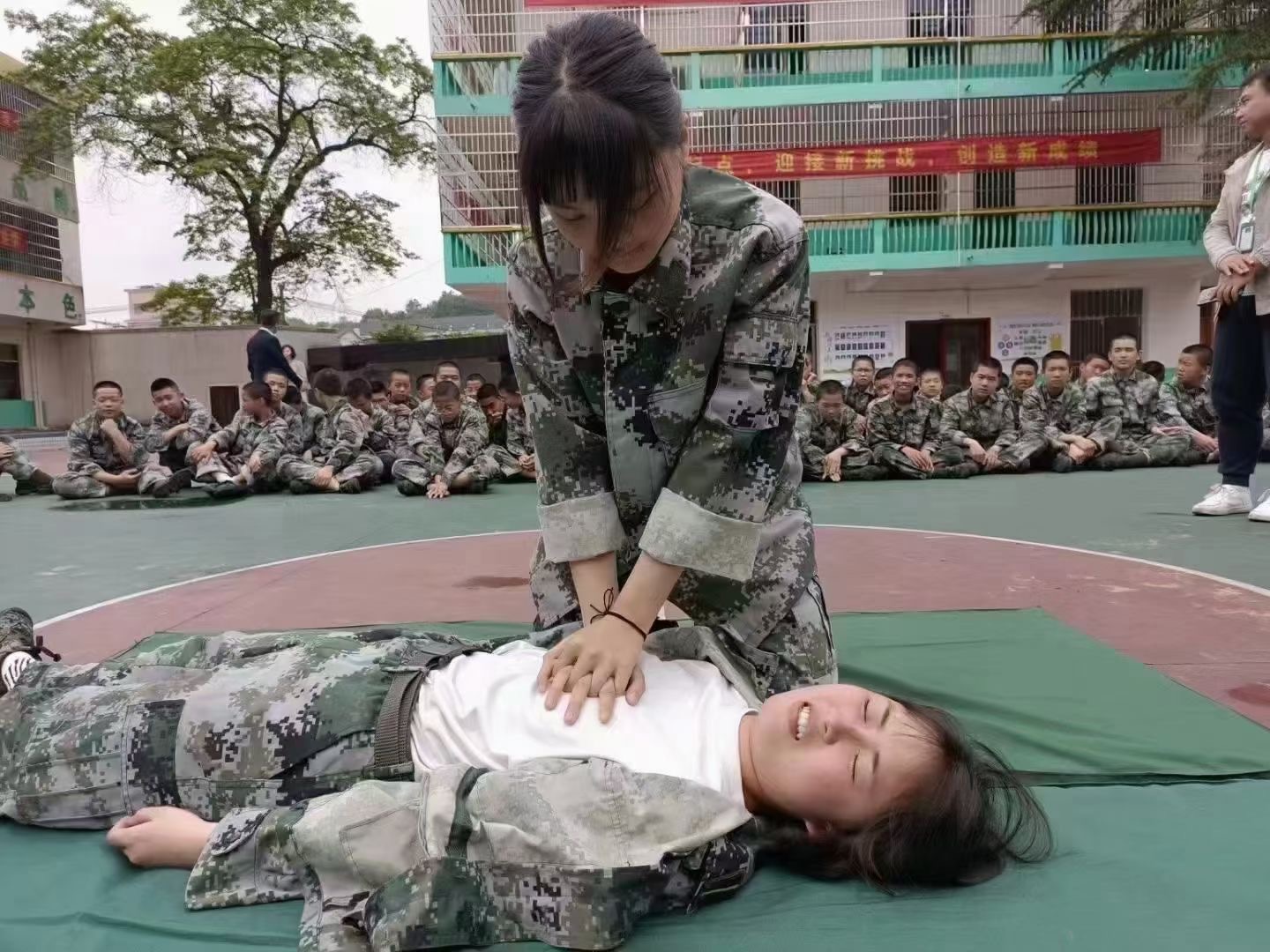 遇到危險怎么辦？教官現場演練教學(圖2)