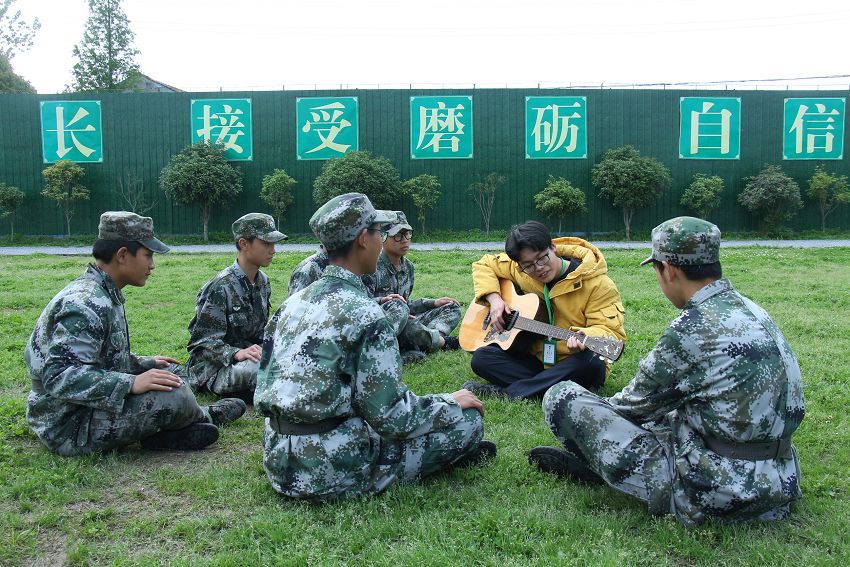 孩子叛逆了，家長不可陷入這2個(gè)誤區(qū)(圖1)