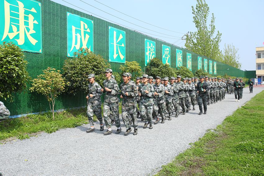 自己家小孩不喜歡上學我應該怎么教育呢？(圖1)