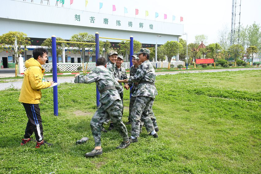 中學孩子厭學不去上學，家長要怎么疏導孩子呢？