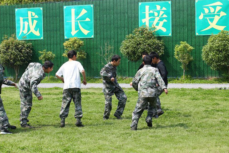 怎么引導(dǎo)孩子合理地表達(dá)情緒？