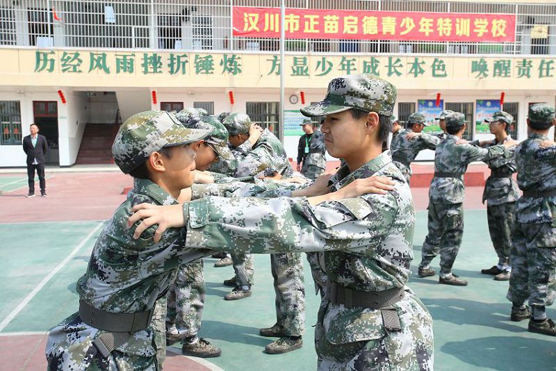 早戀還離家出走，他后來怎么樣了？
