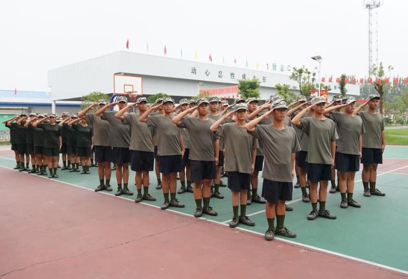 全封閉準(zhǔn)軍事化管