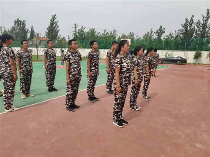 叛逆小孩管教學校常規軍事訓練什么樣子