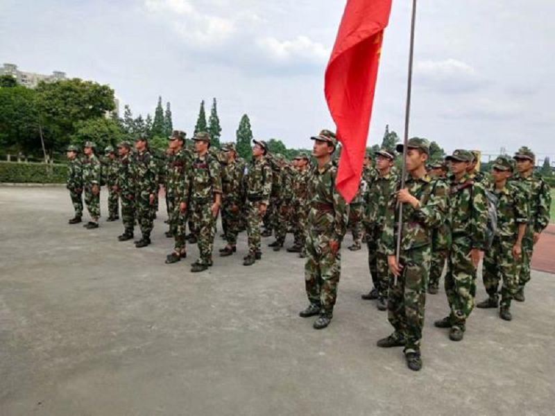 組織學(xué)生參加徒步訓(xùn)練
