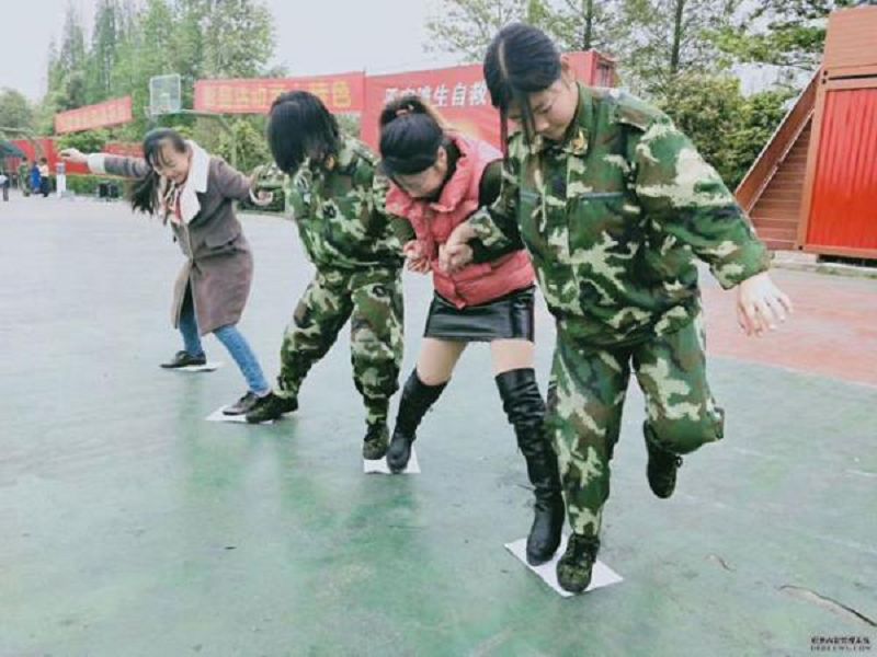 學(xué)校定期舉辦親子活動(dòng)
