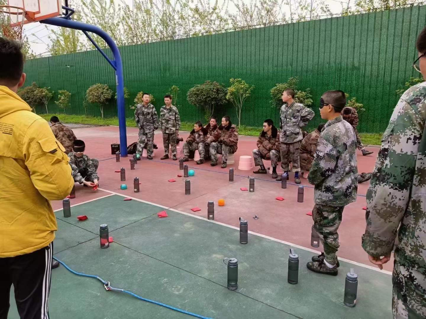 孩子沉迷手機(jī)是因?yàn)闆](méi)有良好的外部環(huán)境來(lái)約束嗎？