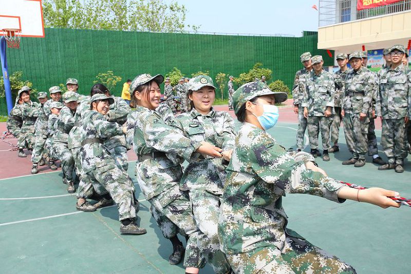 準(zhǔn)軍事化管理是否讓一些家長(zhǎng)感到壓抑？(圖1)