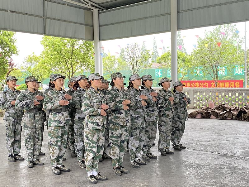 身體教育和知識(shí)教育之間應(yīng)保持平衡