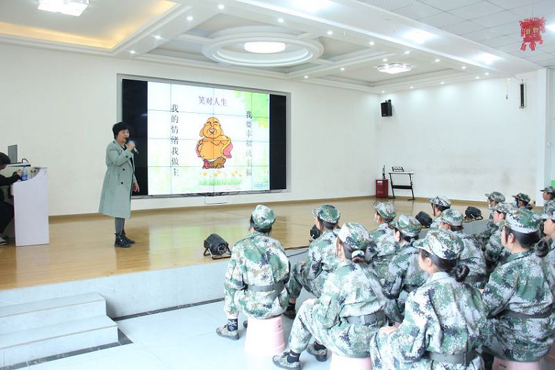 素質(zhì)教育學(xué)校解析孩子叛逆的原因
