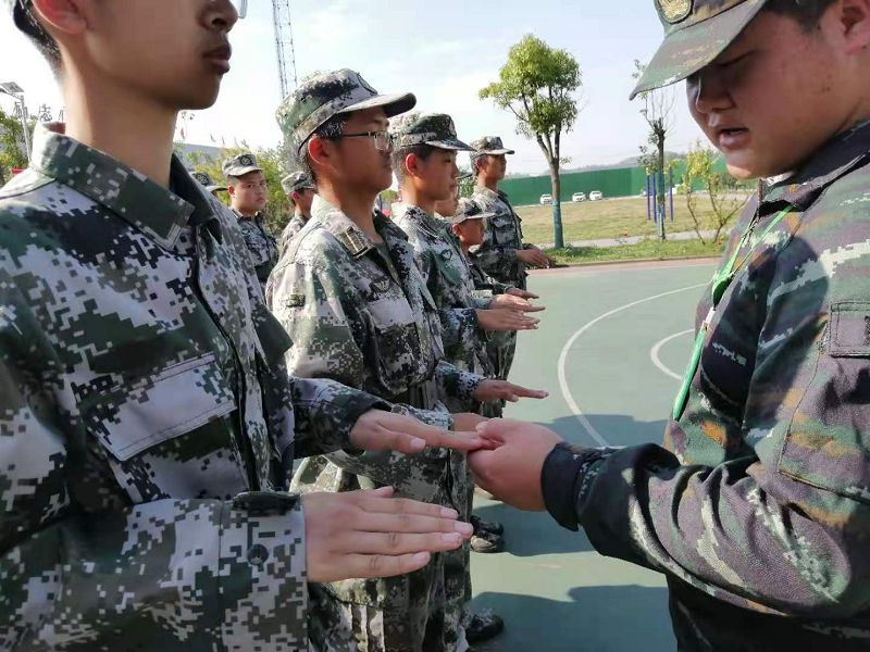 孩子厭學逃學怎么辦，家長和學校要擔大責