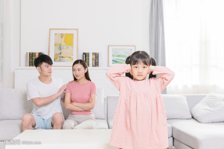 孩子和網(wǎng)癮孩子斗智斗勇？幫助網(wǎng)癮孩子的關(guān)鍵在于堵不如疏(圖2)